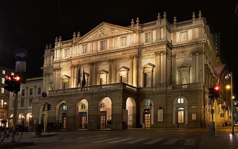 Театр в Милане