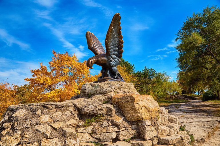 Скульптура Орел в Пятигорске