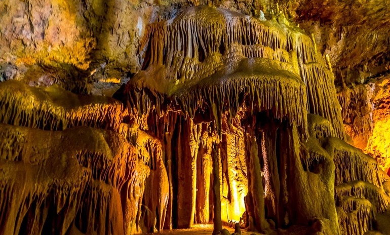 Мраморная пещера в Алуште
