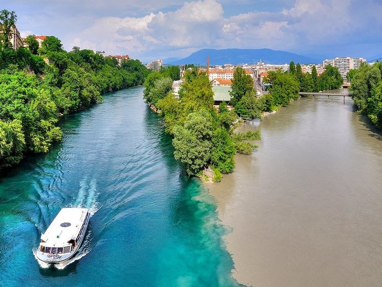 Контрастный дуэт слияния рек Арв и Рона в Женеве