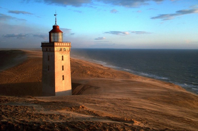 Старый маяк Rubjerg Knude в Дании