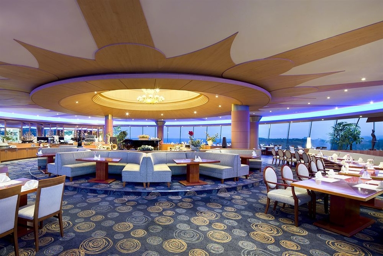 Отель из круизного лайнера Sun Cruise Resort