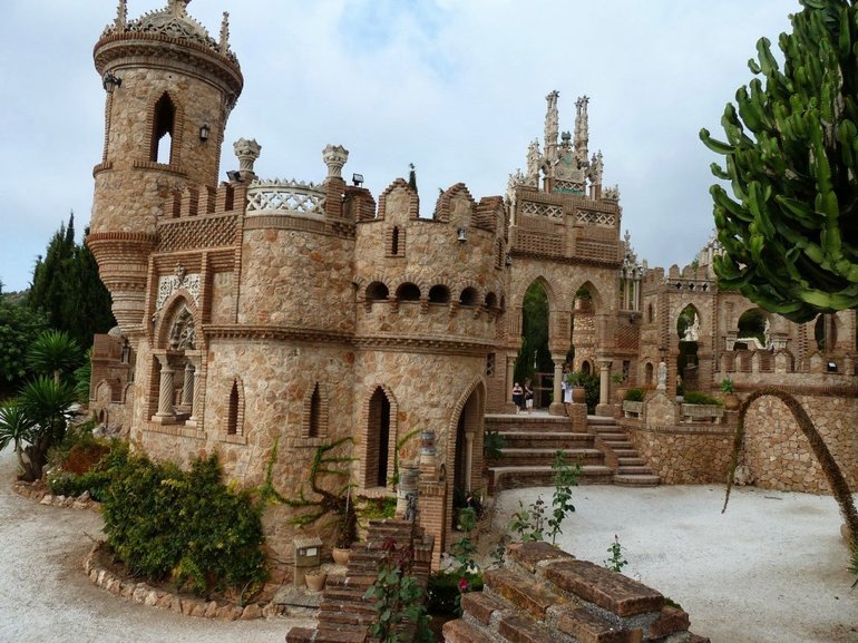 Замок Castillo De Colomares «Восточная башня» 