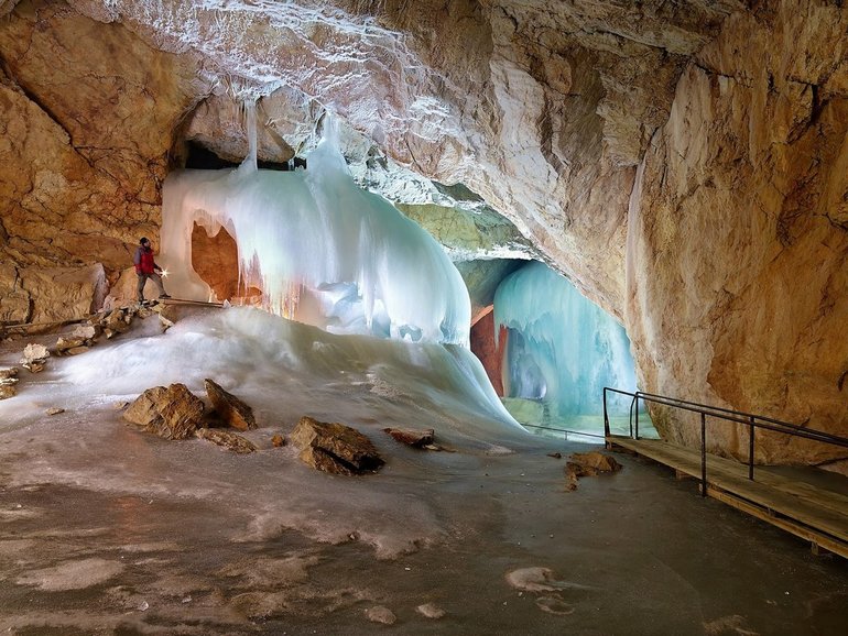 Ледяное царство пещеры айсризенвельт в австрии